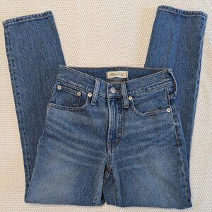 Madewell Women's The Perfect Vintage Mid Rise Med Indigo Wash Jeans. Size 23P